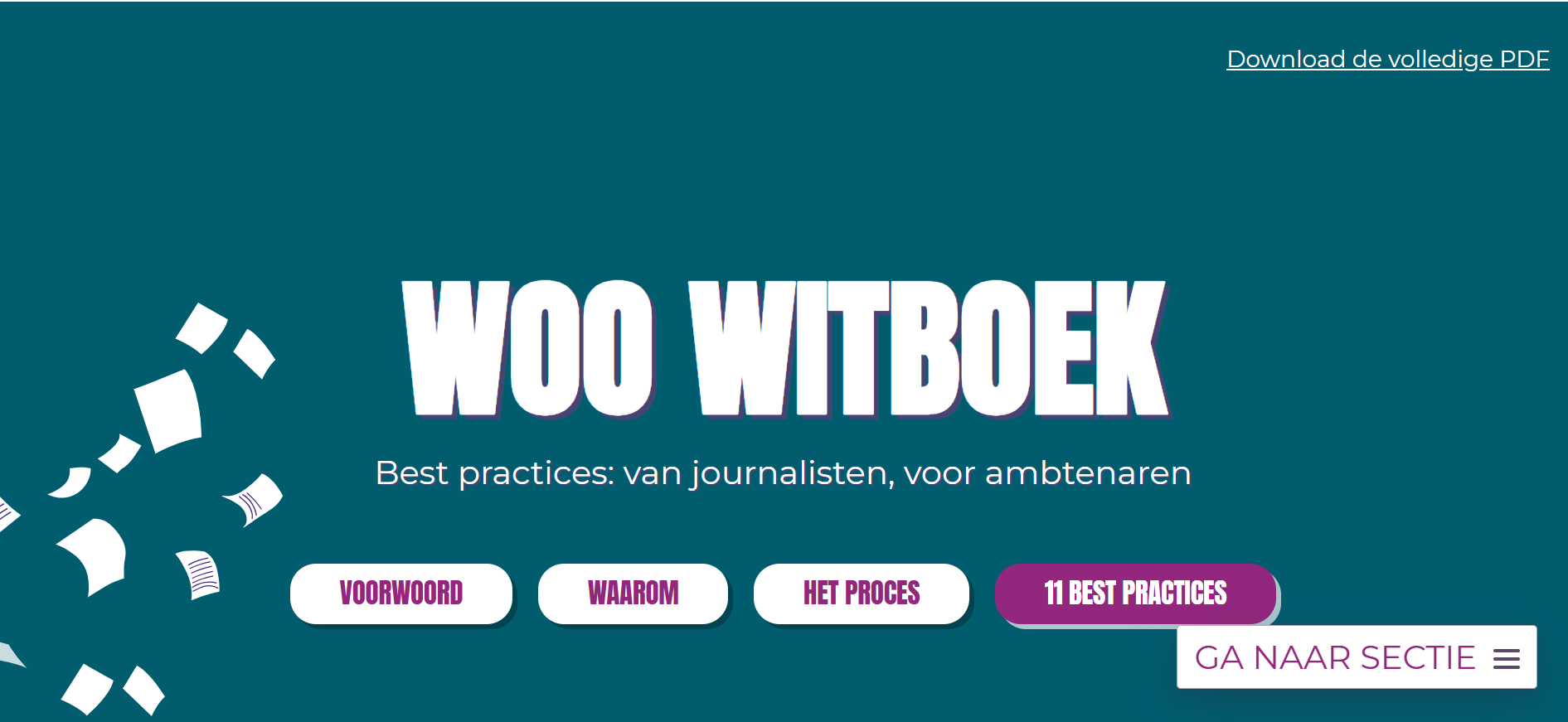 Onderzoeksjournalist Sandra Bonestroo overhandigt het Woo Witboek aan het gemeentebestuur van Nunspeet. Het boek bevat praktische tips voor betere samenwerking tussen ambtenaren en journalisten bij Woo-verzoeken, gericht op meer transparantie en efficiëntie.