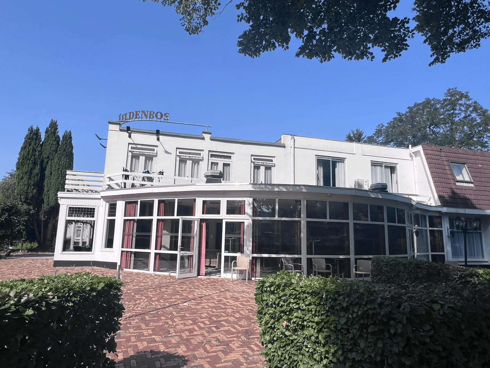 Hotel Veldenbos Nunspeet leegstaand gebouw na mislukte vluchtelingenopvang COA-blunder