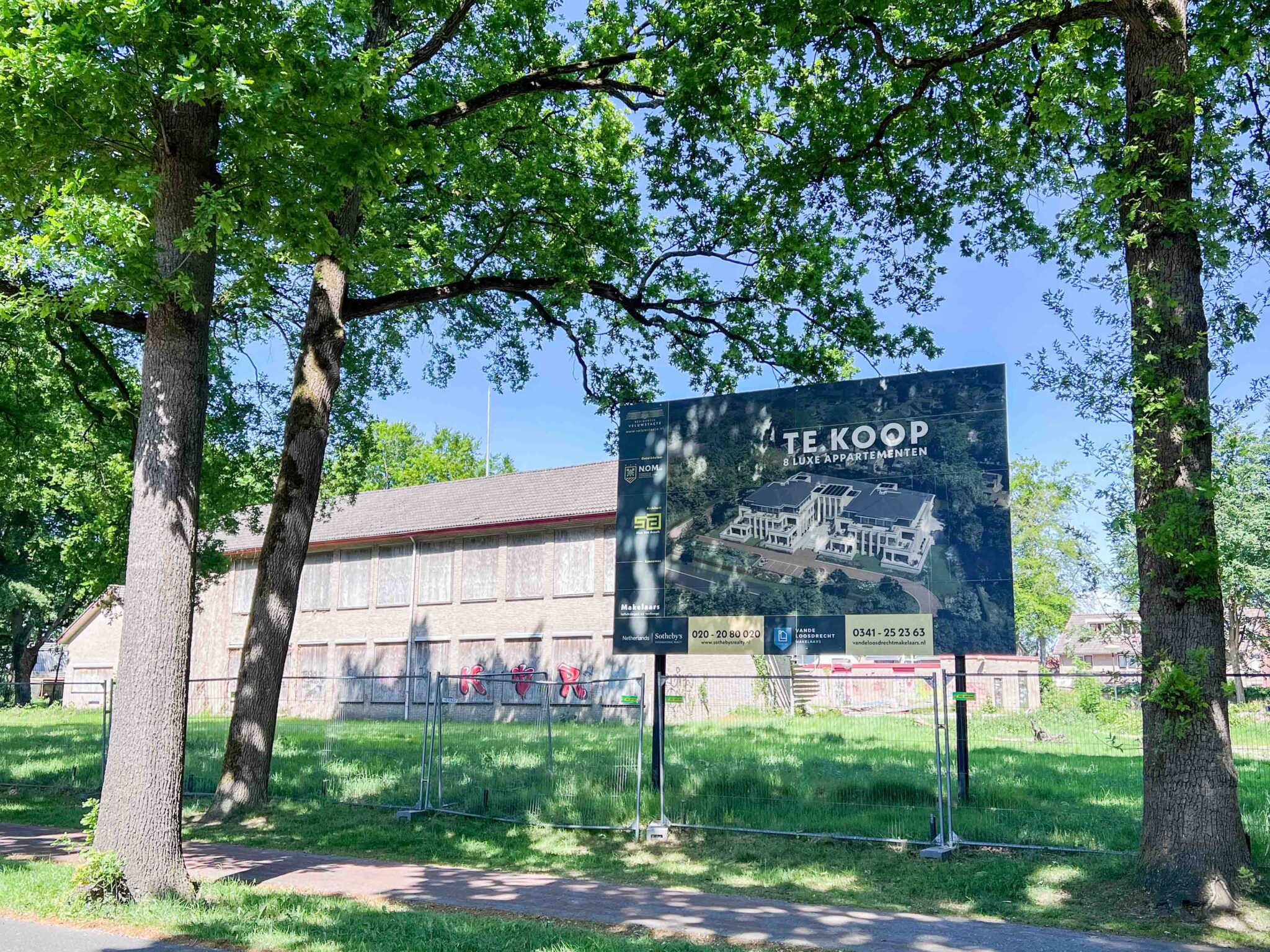 Vervallen huishoudschool Molijnlaan Nunspeet waar Poetin-paleis gepland is