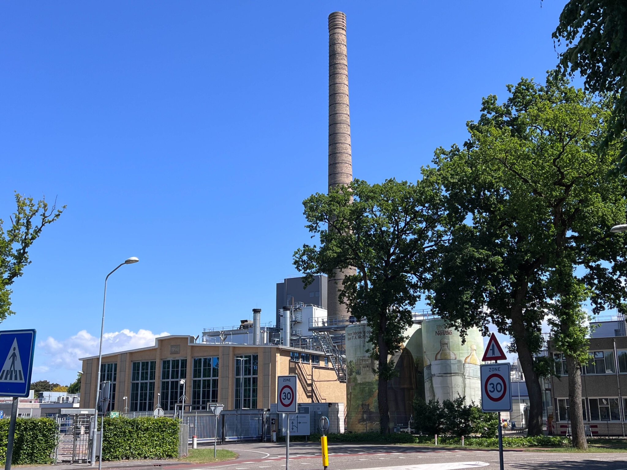 Nestlé fabriek Nunspeet – locatie van bacterievondst december 2025 Nestlé babyvoedingsfabriek Nunspeet waar Bacillus cereus bacterie werd ontdekt op productielijn