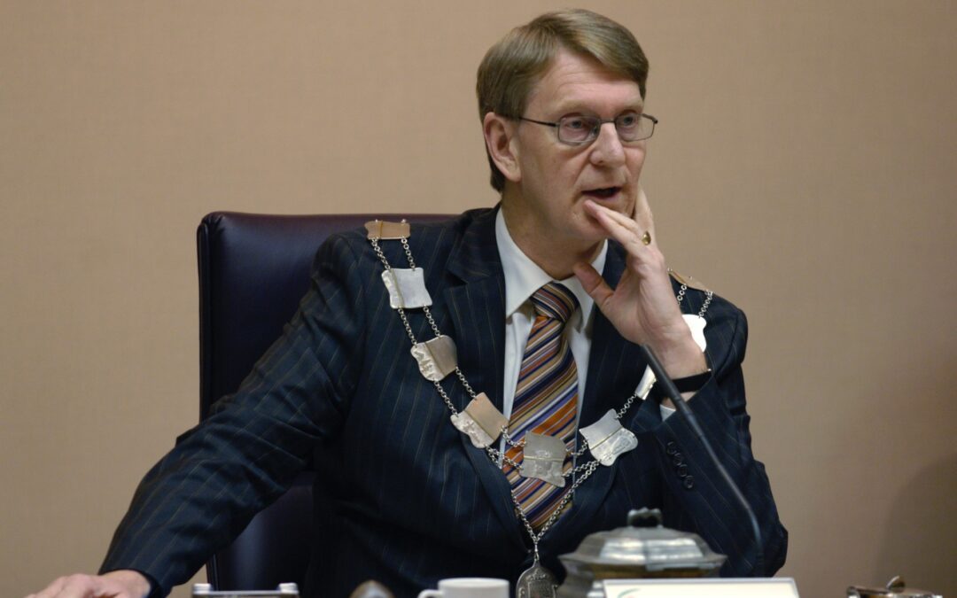Voormalig burgemeester Nunspeet verwijt SGP en Gemeentebelang ‘Bokitogedrag’