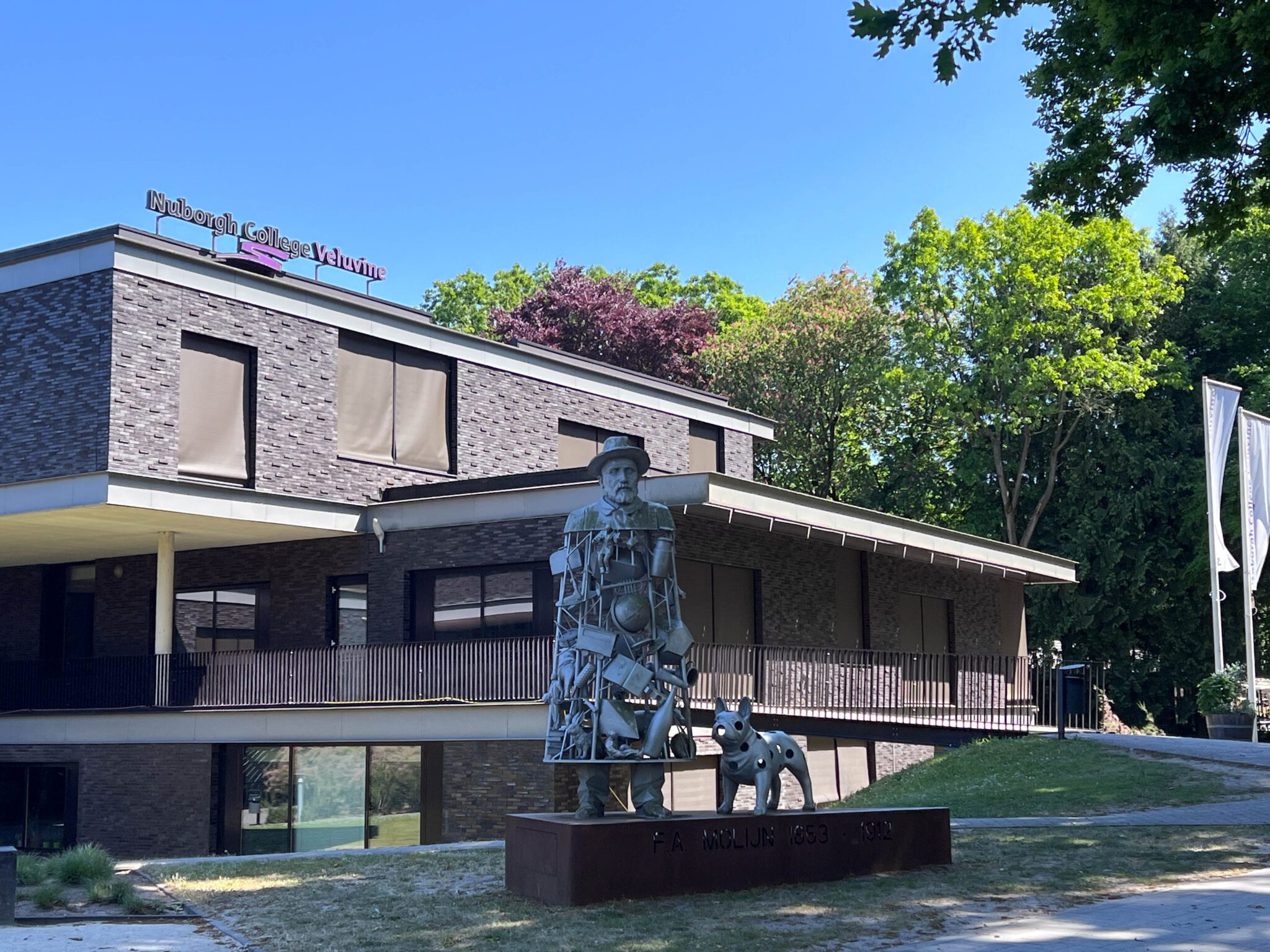 Het gebouw van De Nuborgh College in Nunspeet, onderdeel van cultureel centrum Veluvine